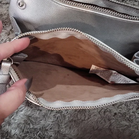 Old Navy Cross Body Bag - Picture 5 of 9